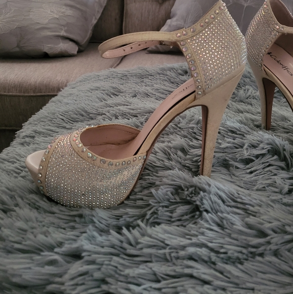 Coloriffics sparkly high heels. Size 6 - Picture 5 of 7